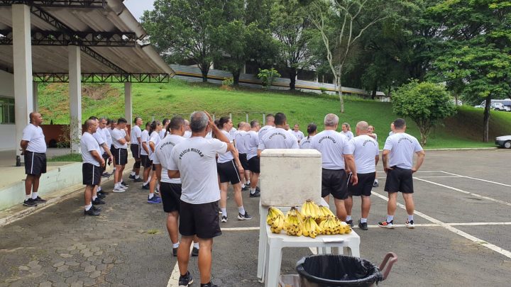 Diretoria da ASSES participa de ação institucional com militares durante aplicação do TAF em Cariacica