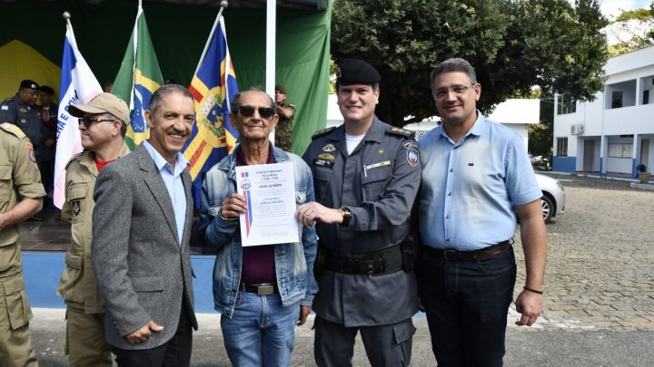 Diretores da ASSES participam de solenidade no 3° BPM em Alegre e fazem homenagem especial ao Diretor  “Serrinha”